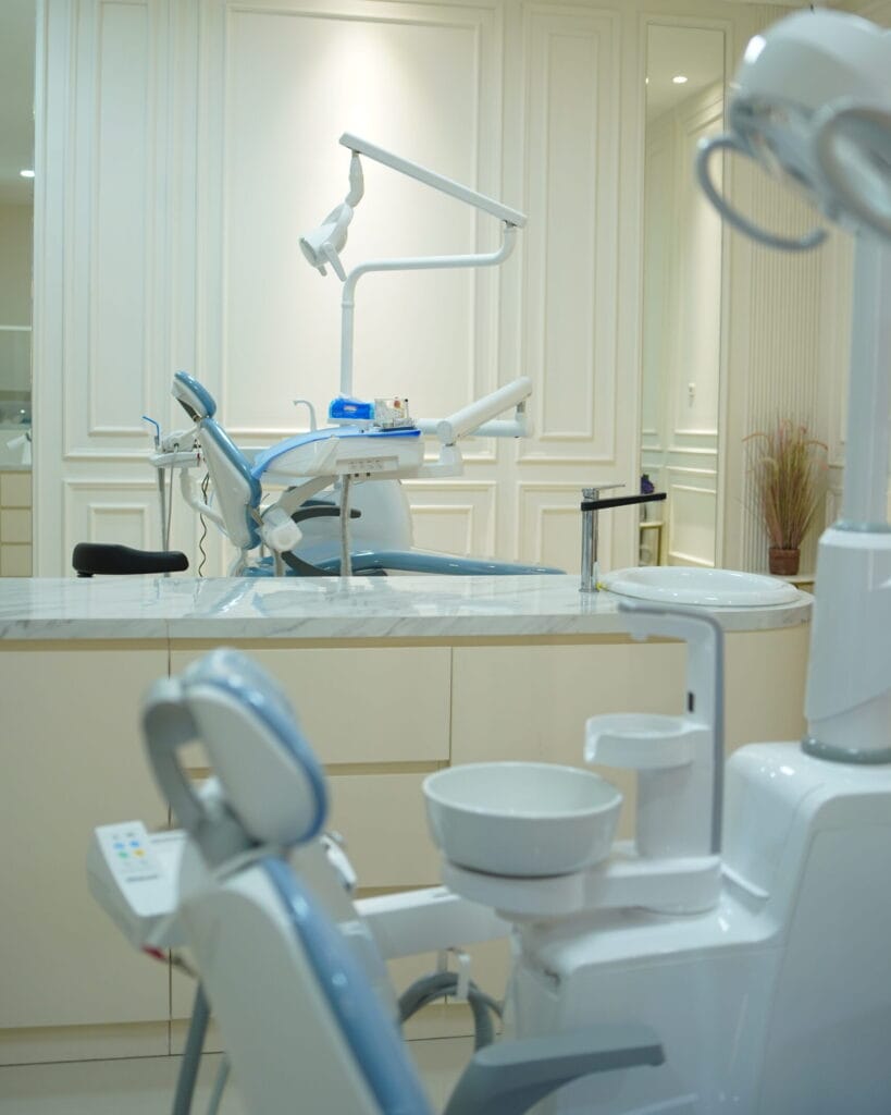 Evaluasi Fasilitas dan Teknologi Klinik